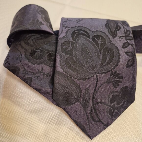 DOLCE & GABBANA Silk Tie - Picture 7 of 10